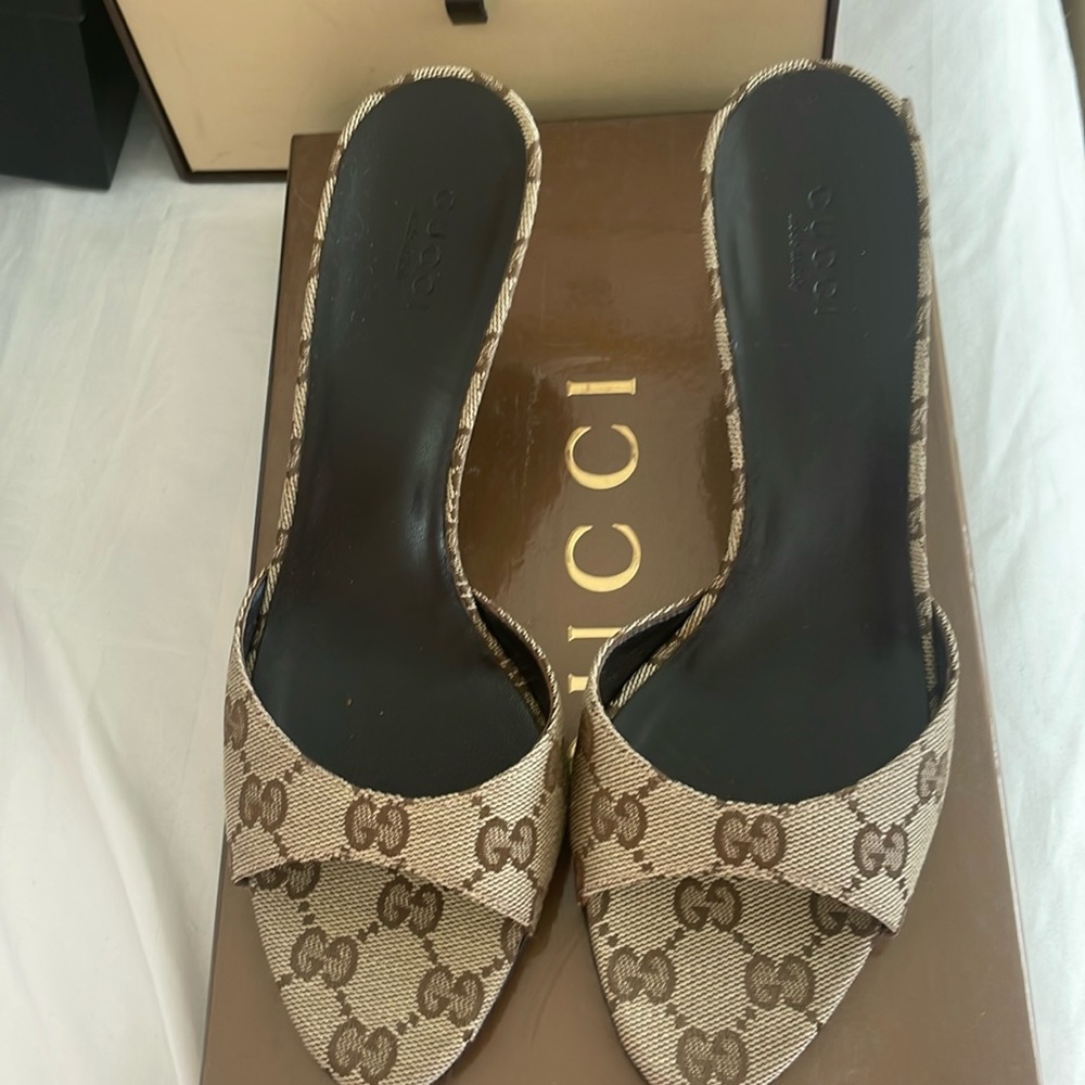 NIB Gucci brown GG slip-on 361/2 B